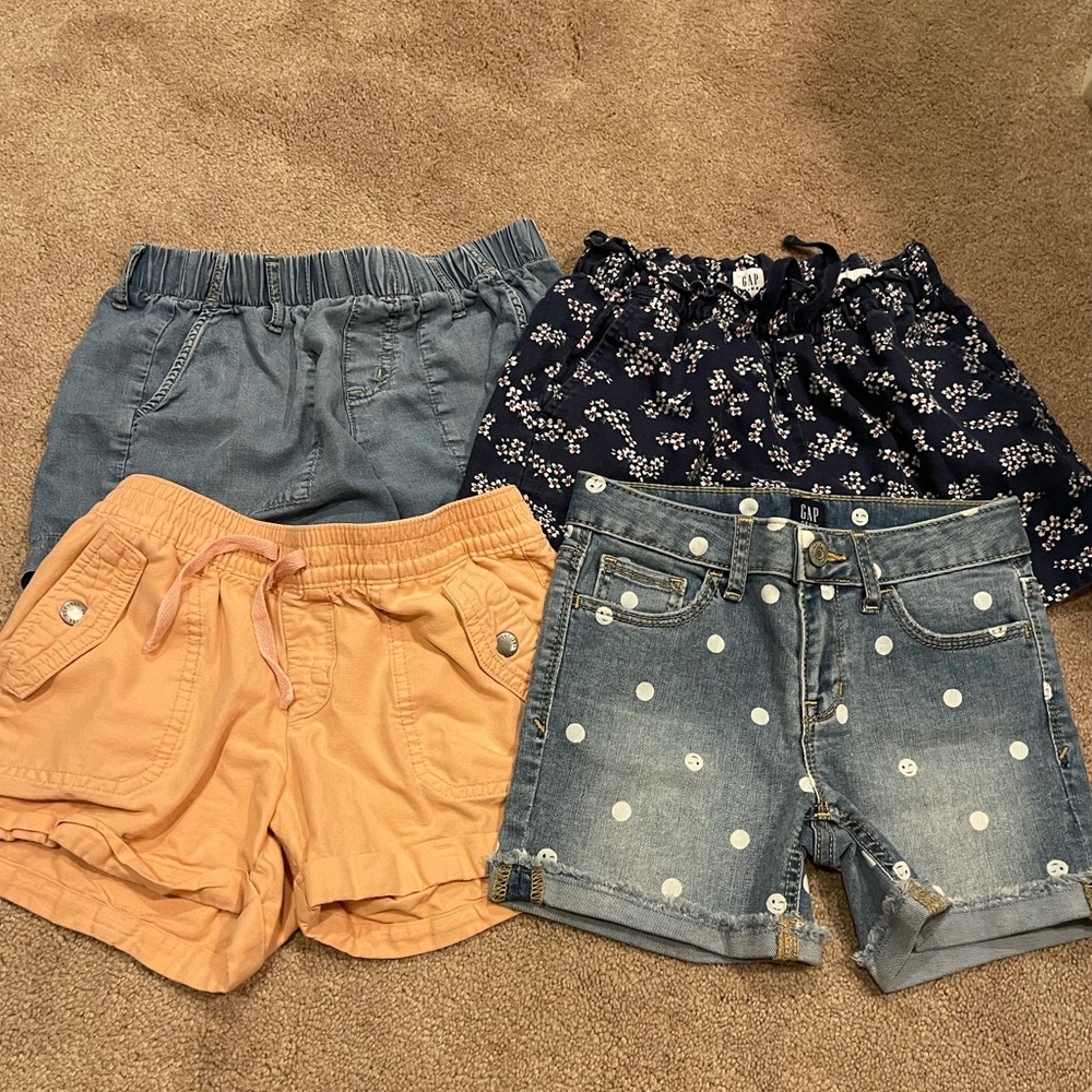 3  girl’s GAP shorts and 1 Copper Kay short size M